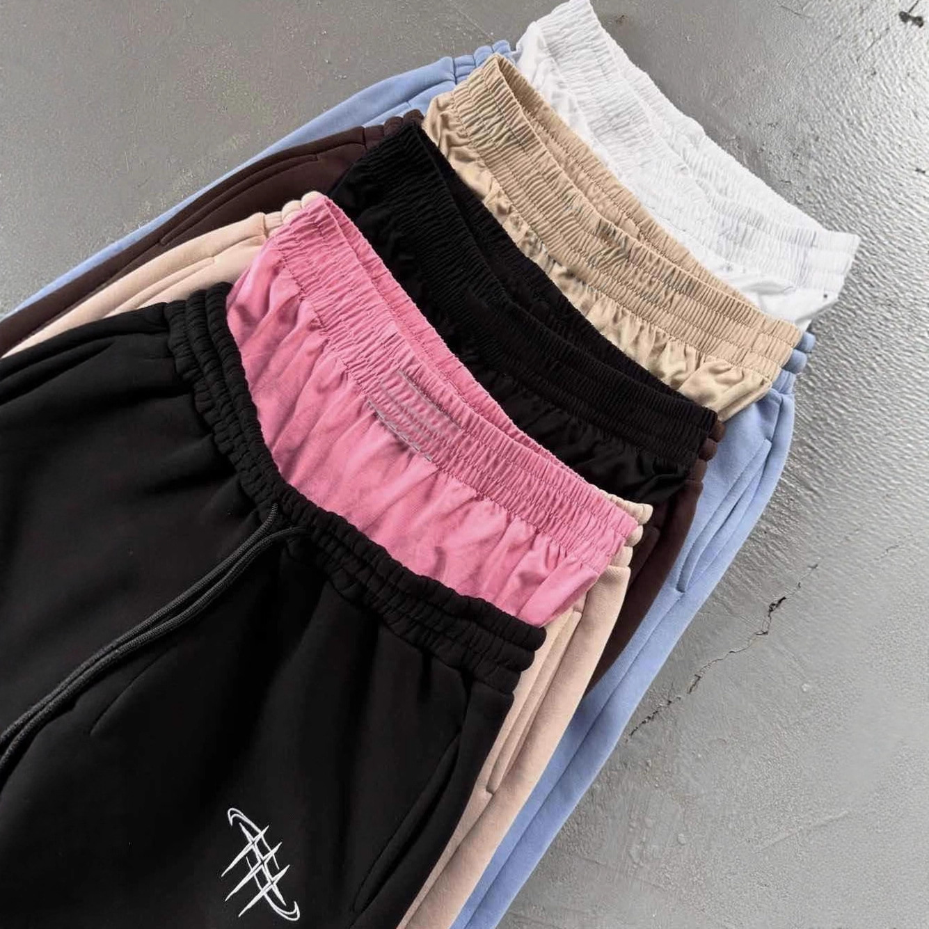 Celana sweatpants gaya retro A - Retro Track Pant ulasan dan harga